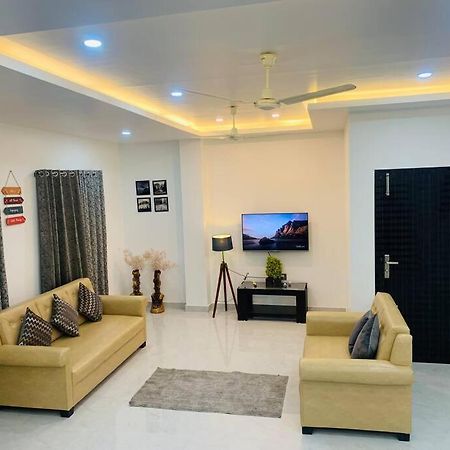 Appartamento White Orchid, Unique & Stylish, Executive 2Bhk. Guwahati Esterno foto