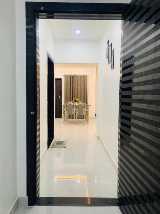 Appartamento White Orchid, Unique & Stylish, Executive 2Bhk. Guwahati Esterno foto