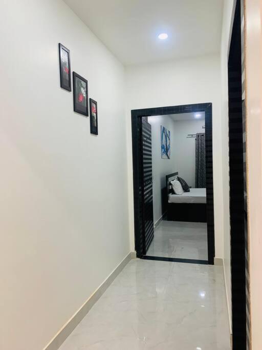 Appartamento White Orchid, Unique & Stylish, Executive 2Bhk. Guwahati Esterno foto